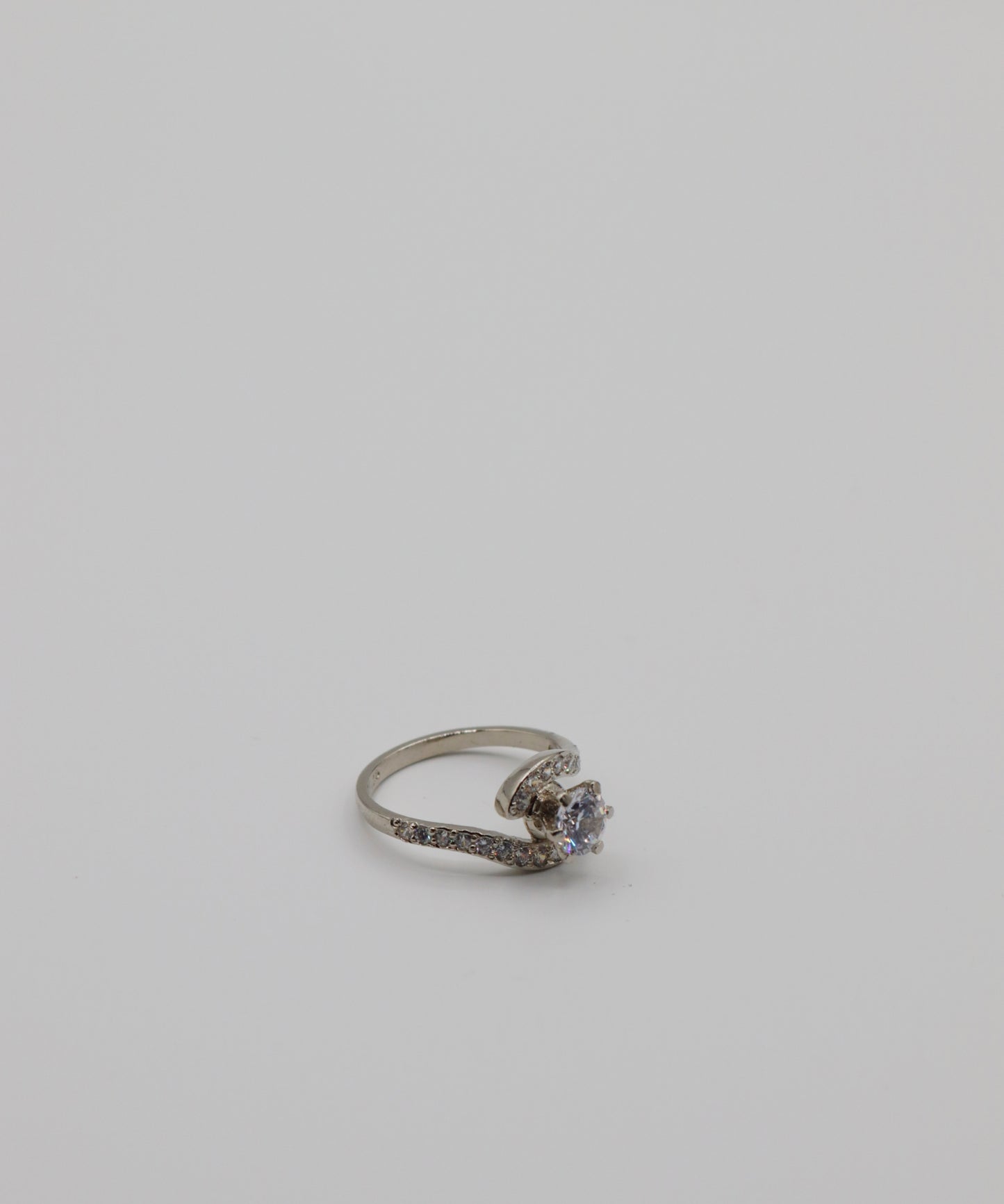 Stunning Twisted Solitaire Ring in Sterling Silver